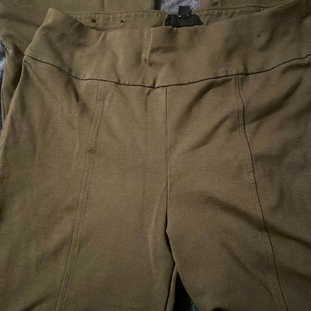 Dear Scarlett brand
Size 1x
Olive flare dress pants
Magic pants